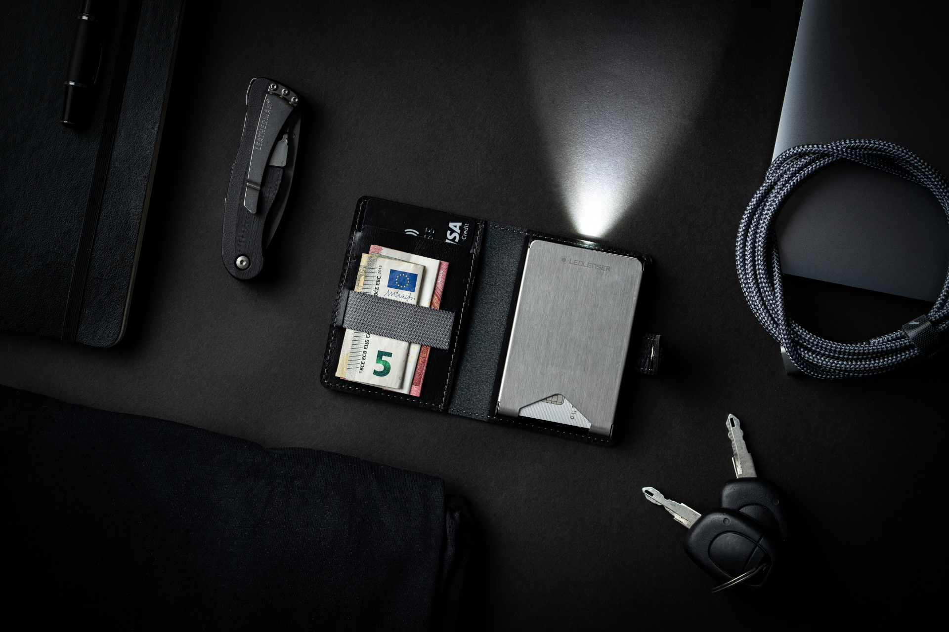 Ledlenser_502315_LiteWallet_Classic_Black_open_1920x1920