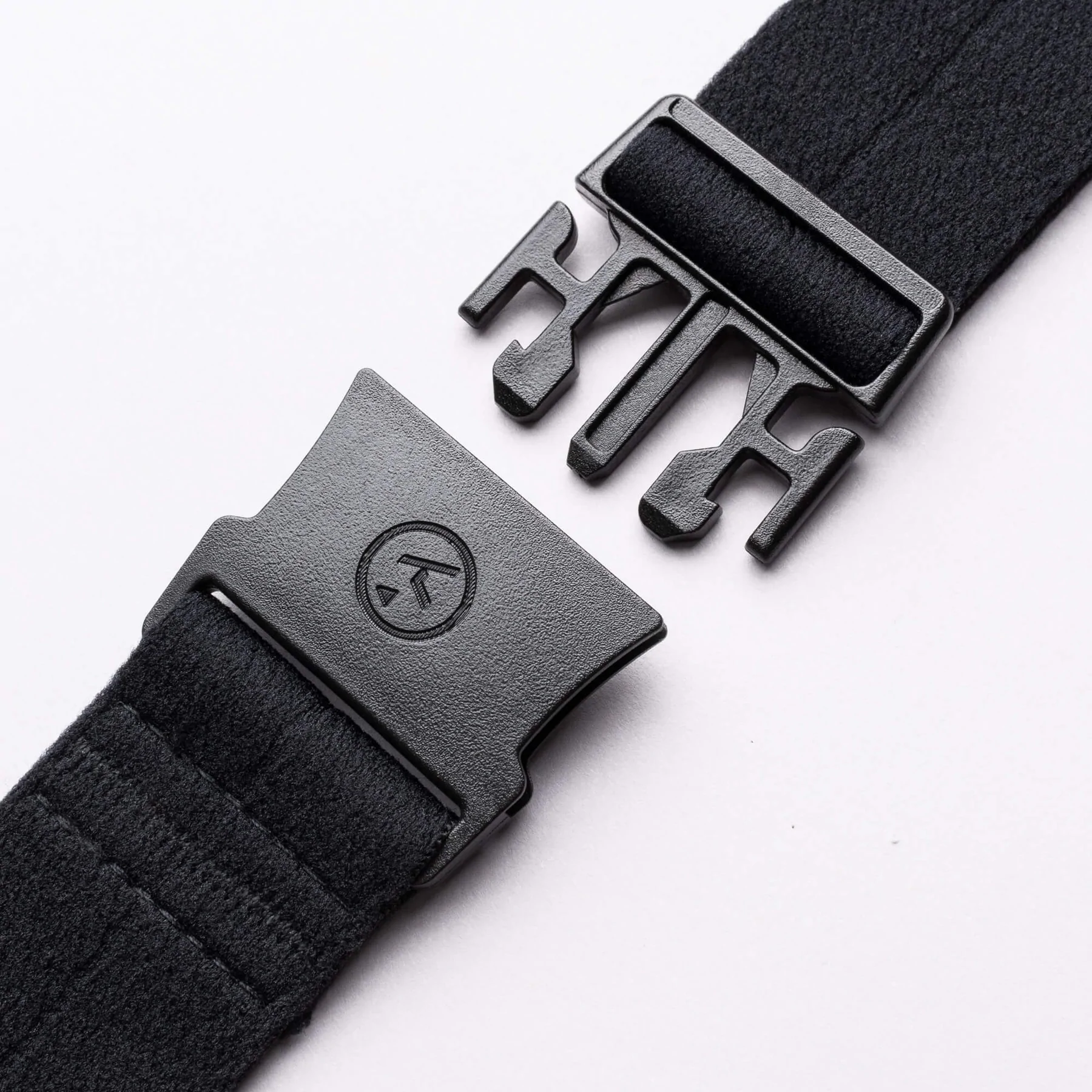 AdventureSlimBelt-BuckleDetail1_f64c1333-22ad-4c0c-88b8-2dd87126edb9_1800x1800