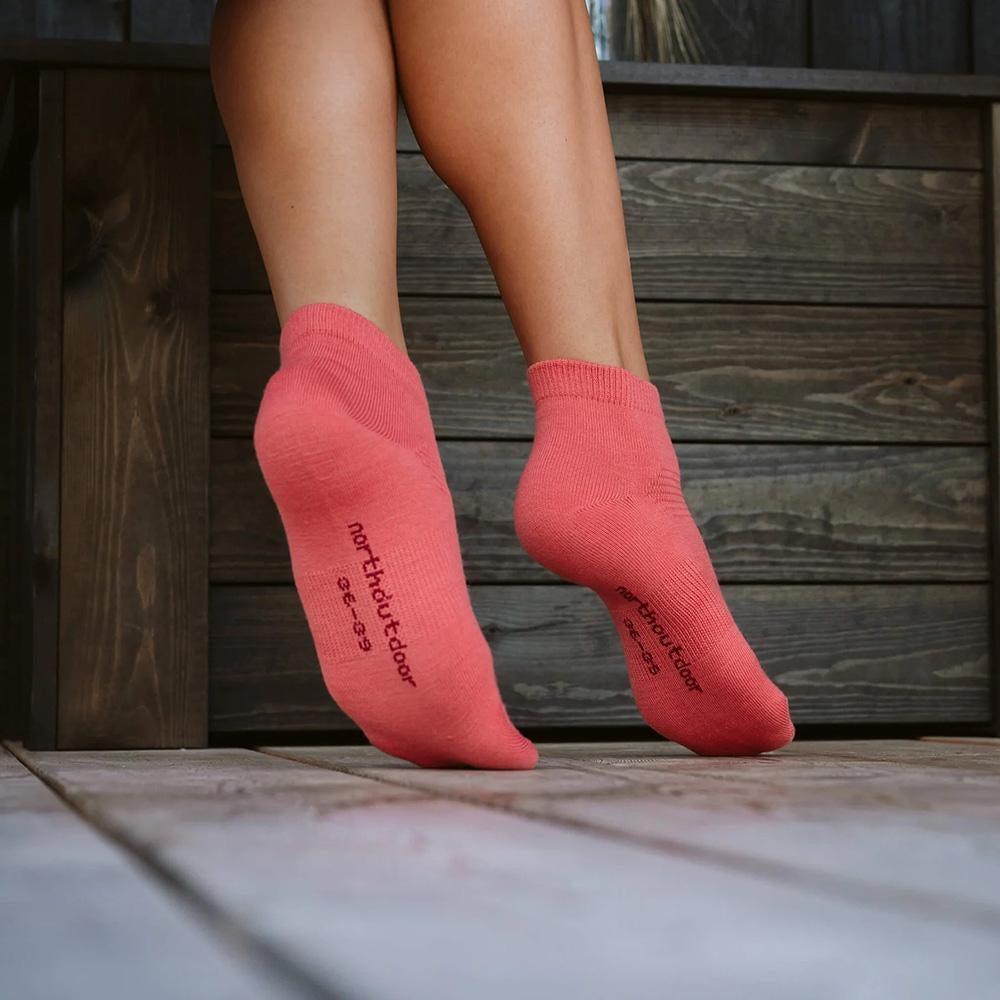 north_outdoor_allday_sock_mid_rose_02